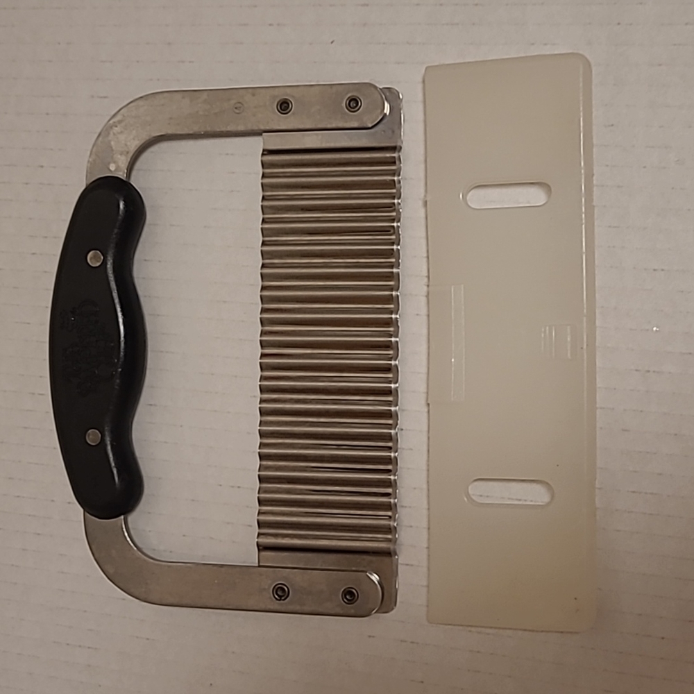 The Pampered Chef Crinkle Cutter